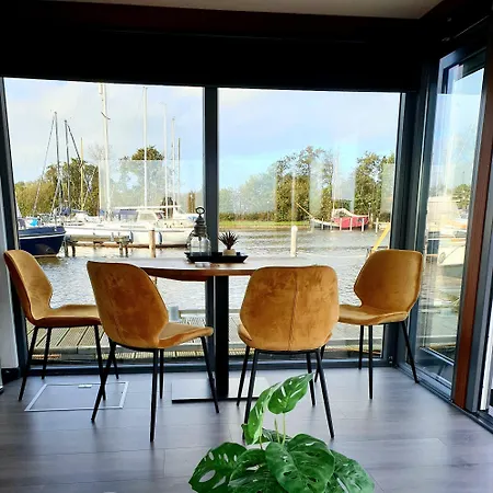 Houseboat Isola Monnickendam